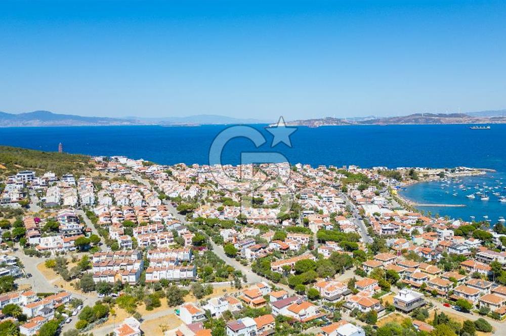 Yenifoça Burunucu'nda Satılık 3+1 Tripleks Villa