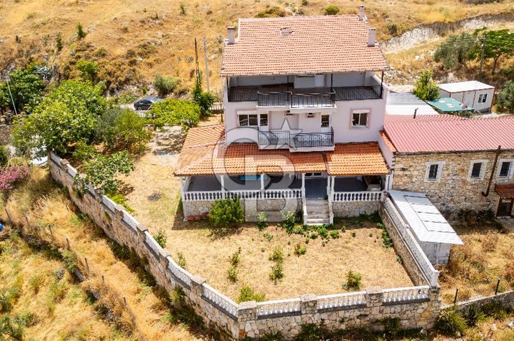 Foça Kozbeyli'de Kiralık Tripleks Müstakil Ev ve Arazi