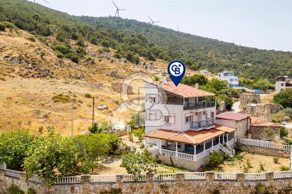 Foça Kozbeyli'de Satılık Tripleks Müstakil Ev ve Arazi