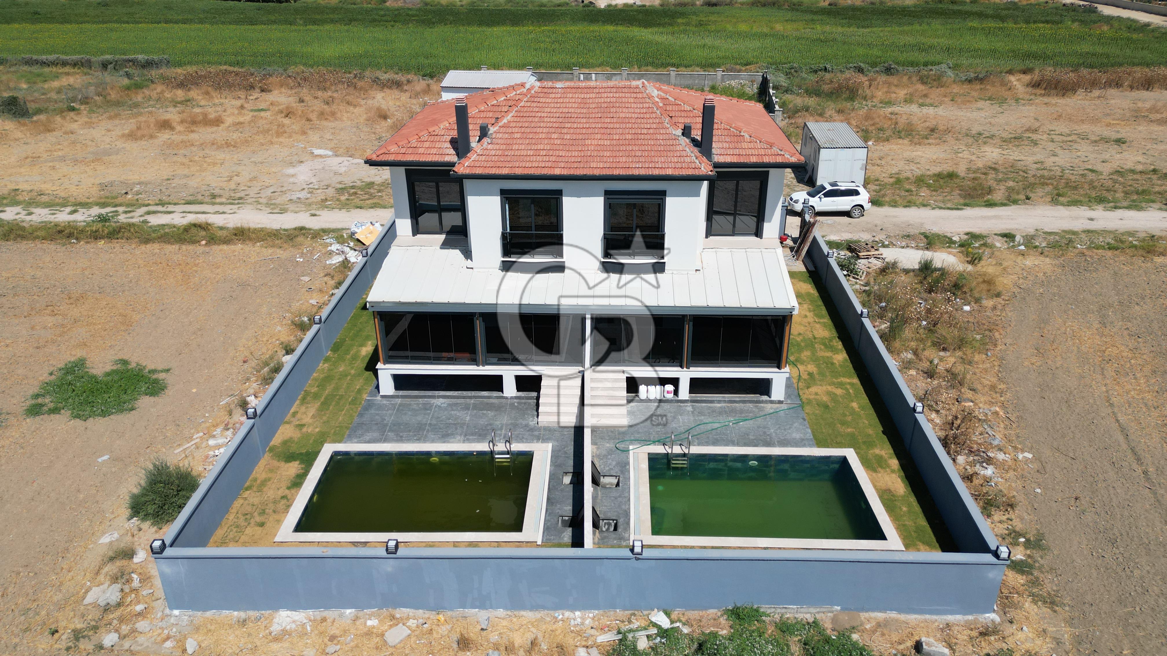 MENEMEN GÜRNERLİ' DE ÖZEL TASARIM SATILIK 3+1 DUBLEKS İKİZ VİLLA