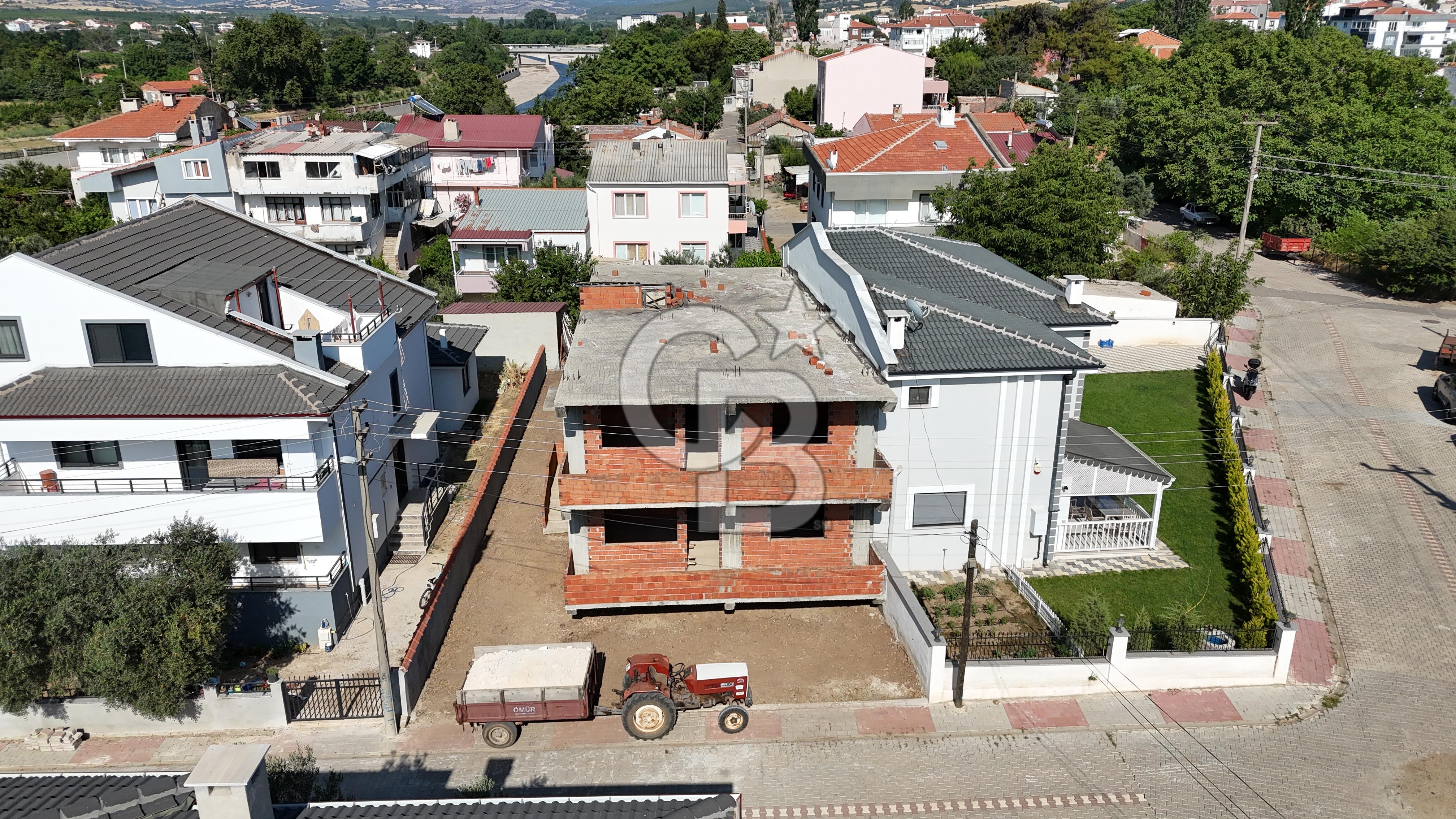 Müstakil Arsa İçerisinde, İster İki Daire, İster Tek Villa!