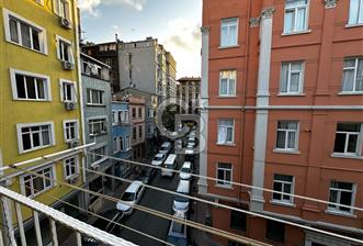 Beyoğlu'nun Kalbi Kalyoncukulluğu Mahallesinde Satılık 2+1 Daire