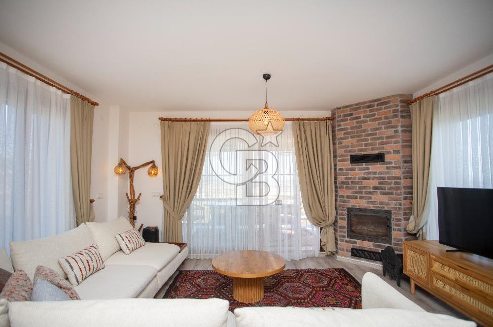 Foça Kocamehmetler'de Satılık 4+1 Müstakil Havuzlu Villa