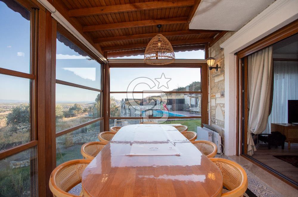 Foça Kocamehmetler'de Satılık 4+1 Müstakil Havuzlu Villa