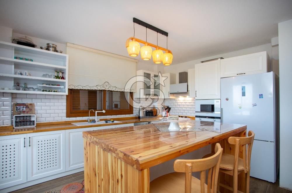 Foça Kocamehmetler'de Satılık 4+1 Müstakil Havuzlu Villa