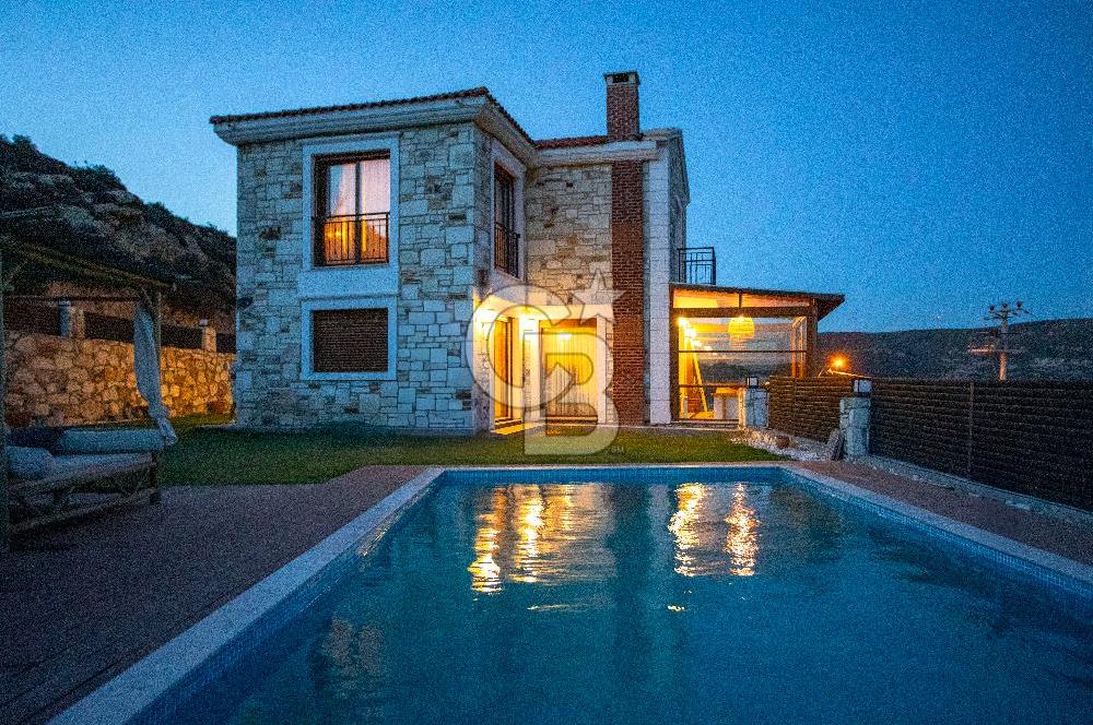 Foça Kocamehmetler'de Satılık 4+1 Müstakil Havuzlu Villa