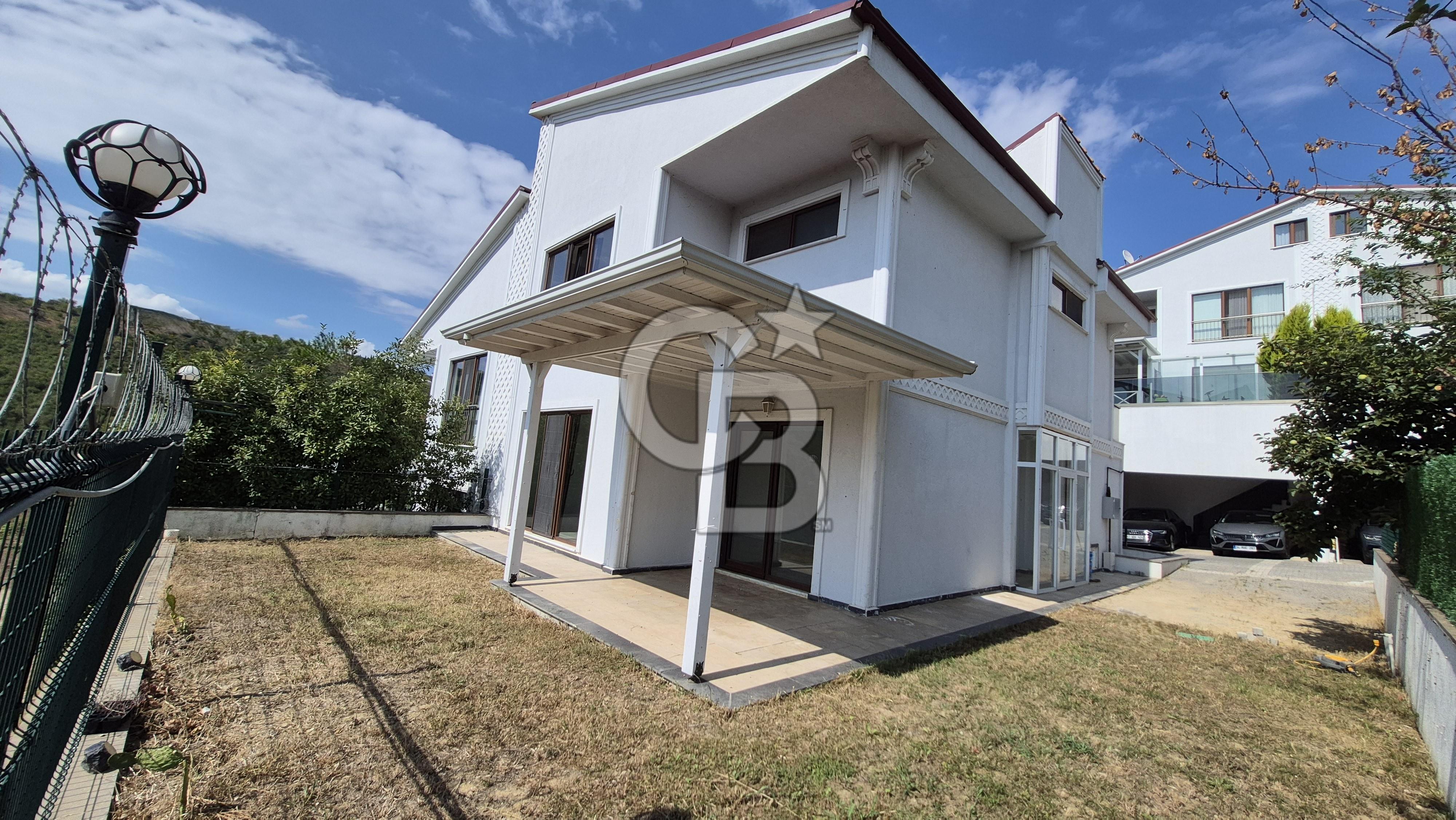İZMİT KABAOĞLU SİTEİÇİ BAHÇELİ MANZARALI 200M2 4+1 SATILIK VİLLA