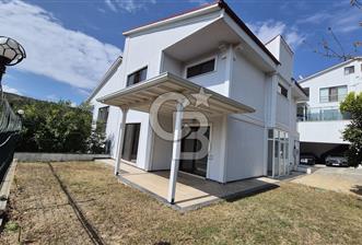 İZMİT KABAOĞLU SİTEİÇİ BAHÇELİ MANZARALI 200M2 4+1 SATILIK VİLLA