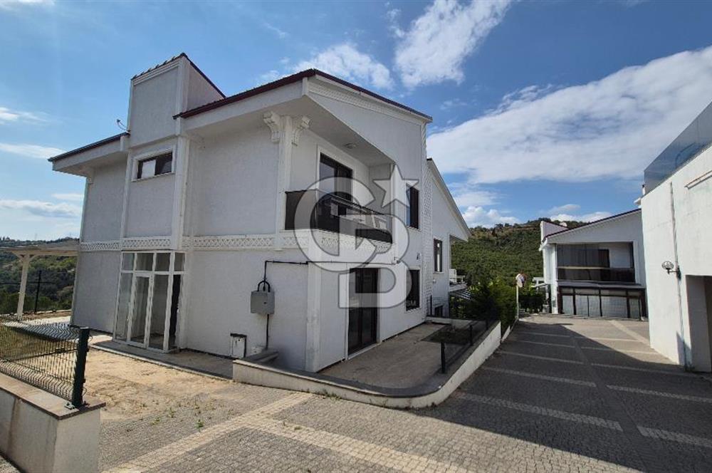 İZMİT KABAOĞLU SİTEİÇİ BAHÇELİ MANZARALI 200M2 4+1 SATILIK VİLLA
