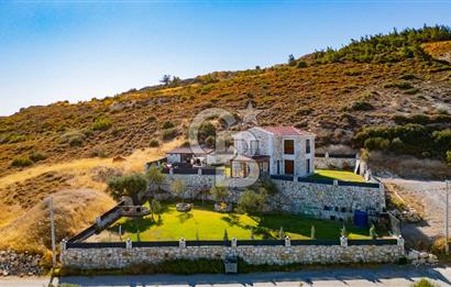Foça Kocamehmetler'de Satılık 4+1 Müstakil Havuzlu Villa