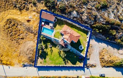 Foça Kocamehmetler'de Satılık 4+1 Müstakil Havuzlu Villa