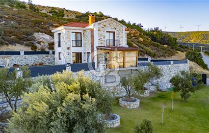 Foça Kocamehmetler'de Satılık 4+1 Müstakil Havuzlu Villa