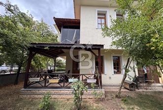 BAŞİSKELE'DE DAİRE FİYATINA MÜSTAKİL YAŞAM, 3+1 İKİZ VİLLA