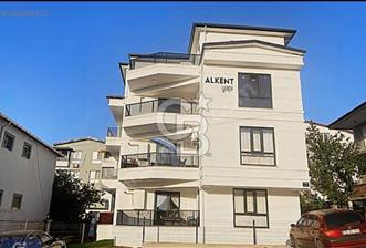 BAŞİSKELE YEŞİLYURTTA PANORAMİK DENİZ MANZARALI 3+1 ÇATI DUBLEKS