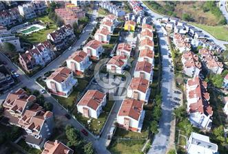 BAHÇEŞEHİR BOĞAZKÖY KONAKLARI SATILIK VİLLA