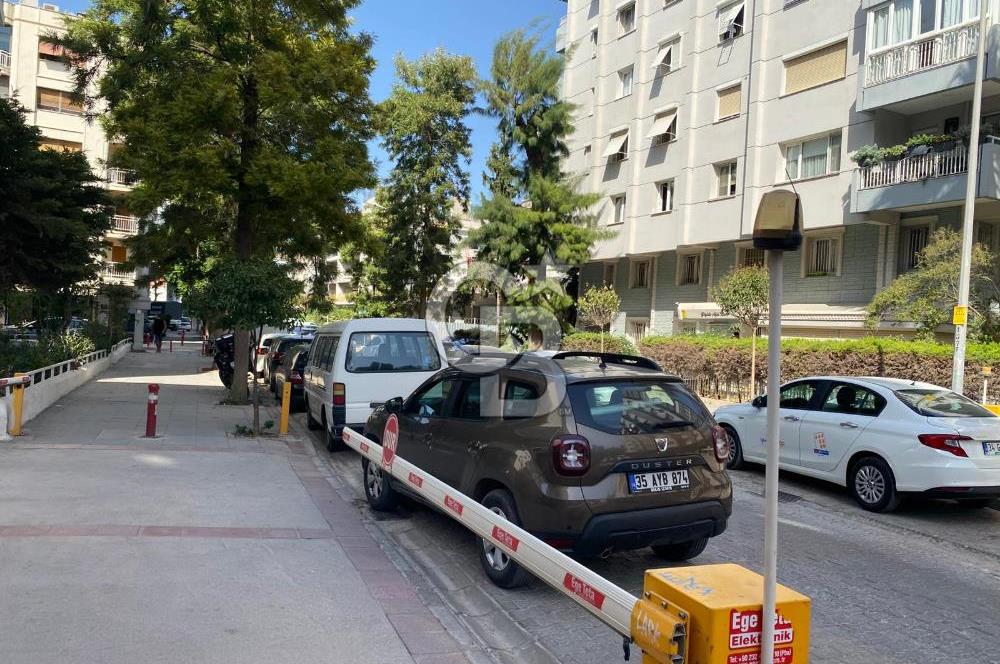Alsancak Fuar Karşısında Satılık 24 m2, 7 mt. cepheli Dükkan