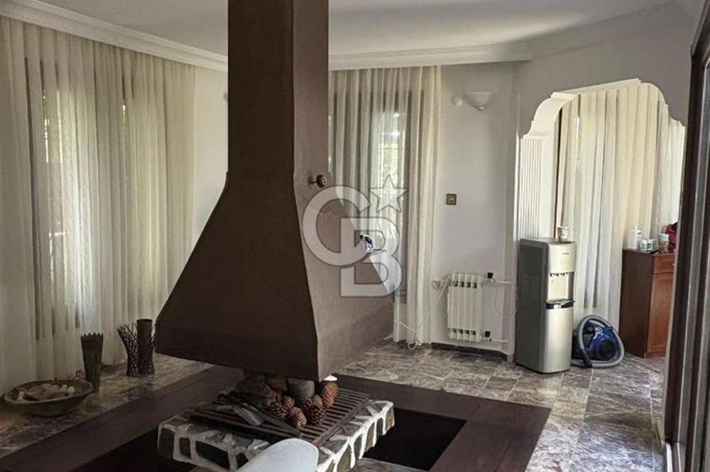 Altınova Profesörler Sitesinde Özel Konsept Tripleks Villa