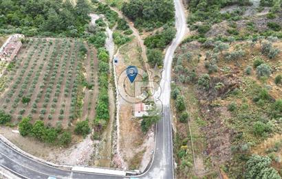 SEFERİHİSAR KAVAKDERE'DE 1780 M² YOLA CEPHELİ TARLA VE TAŞ VİLLA