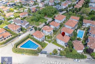 ŞİLE KUMBABA SİTE İÇERİSİNDE SATILIK 4+1 VİLLA 300M² ARSA PAYI