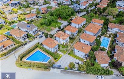 ŞİLE KUMBABA SİTE İÇERİSİNDE SATILIK 4+1 VİLLA 300M² ARSA PAYI