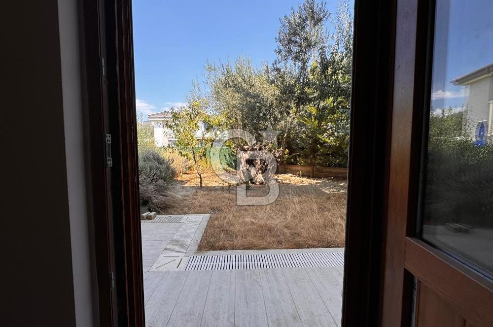 EDREMİT HAVACILARDA SATILIK 3+1 GENİŞ BAHÇE KULLANIMLI VİLLA