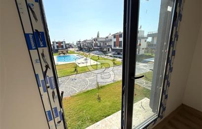 Dikili Salihleraltı Havuzlu Sitede Satılık 4+1 Tripleks Villa