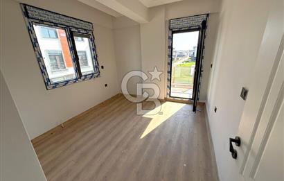Dikili Salihleraltı Havuzlu Sitede Satılık 4+1 Tripleks Villa