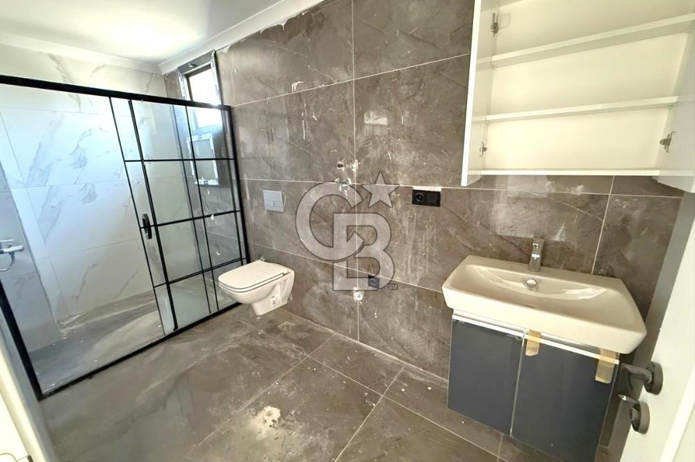 Dikili Salihleraltı Havuzlu Sitede Satılık 4+1 Tripleks Villa