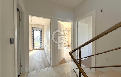 Dikili Salihleraltı Havuzlu Sitede Satılık 4+1 Tripleks Villa
