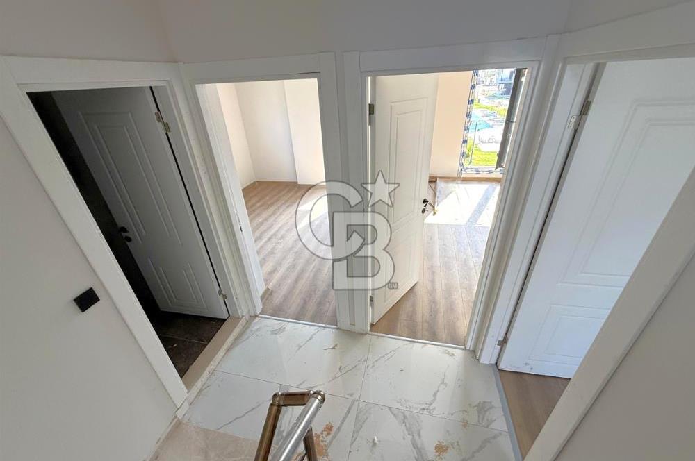 Dikili Salihleraltı Havuzlu Sitede Satılık 4+1 Tripleks Villa