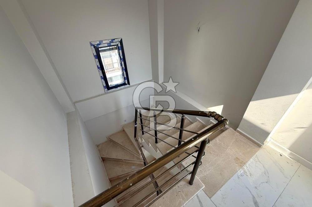 Dikili Salihleraltı Havuzlu Sitede Satılık 4+1 Tripleks Villa