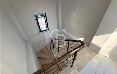 Dikili Salihleraltı Havuzlu Sitede Satılık 4+1 Tripleks Villa