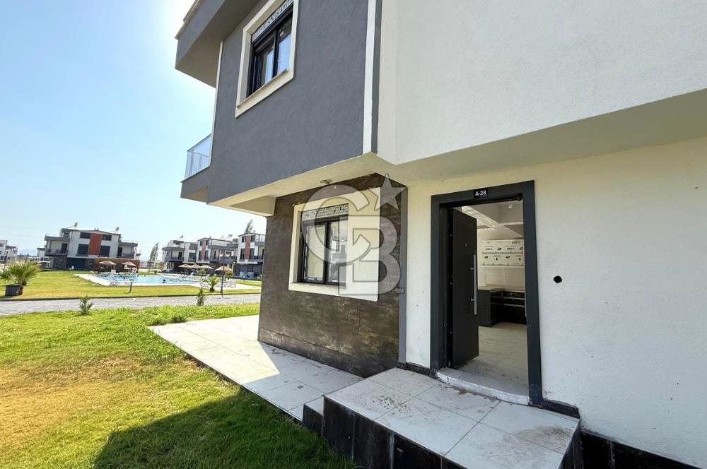 Dikili Salihleraltı Havuzlu Sitede Satılık 4+1 Tripleks Villa