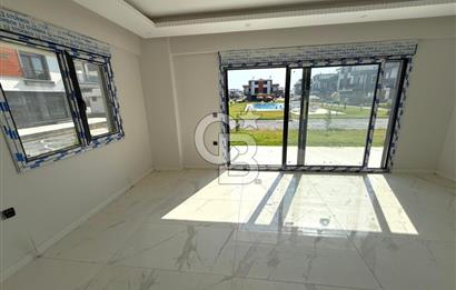 Dikili Salihleraltı Havuzlu Sitede Satılık 4+1 Tripleks Villa