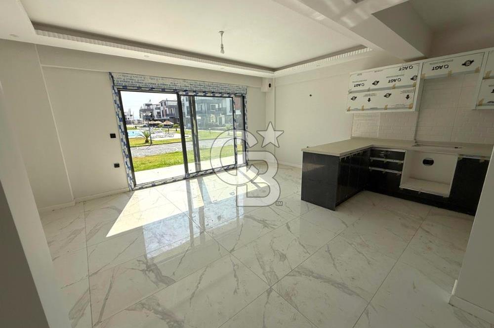Dikili Salihleraltı Havuzlu Sitede Satılık 4+1 Tripleks Villa