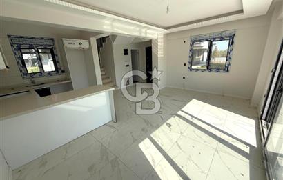 Dikili Salihleraltı Havuzlu Sitede Satılık 4+1 Tripleks Villa