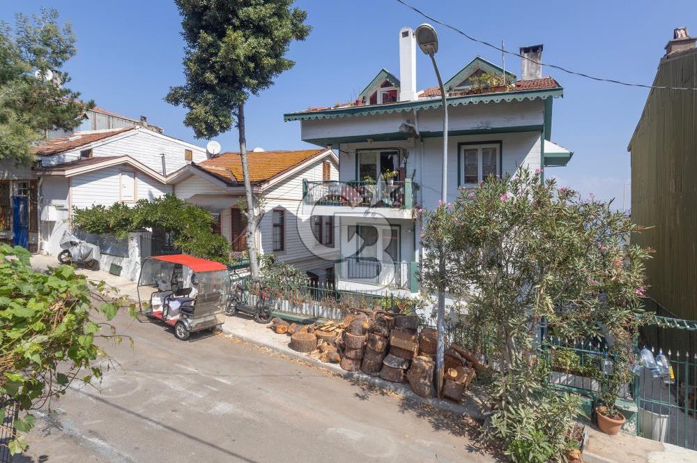 Heybeliada'da Eşsiz Deniz Manzaralı Konaklamalı İmarlı Arsa 