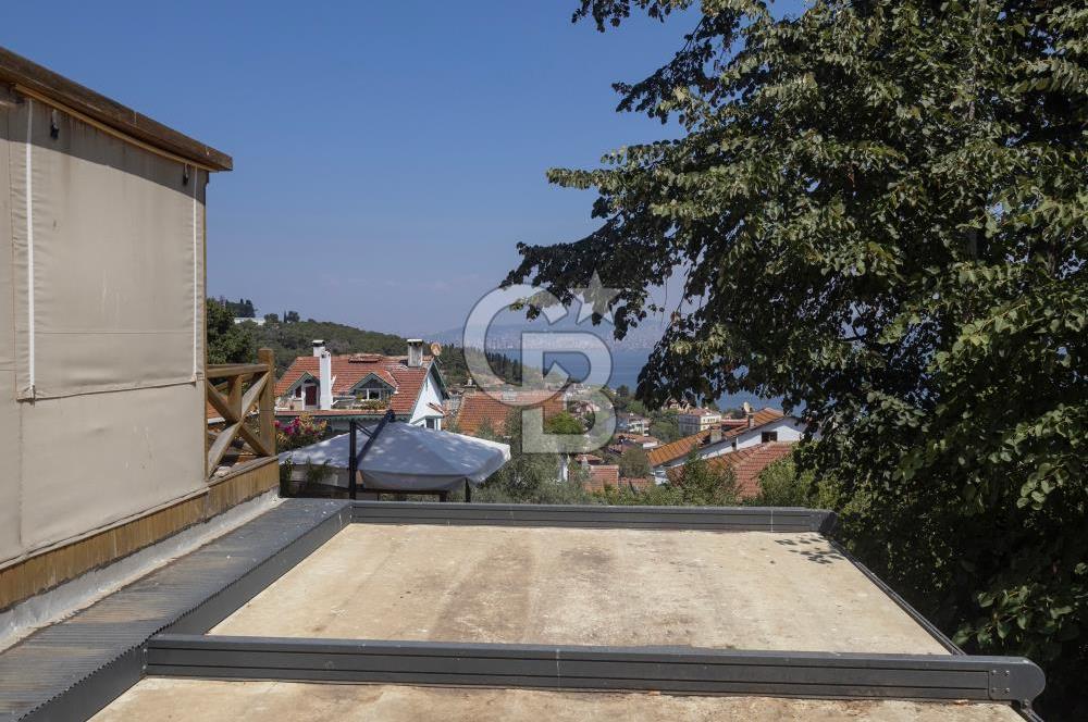 Heybeliada'da Eşsiz Deniz Manzaralı Konaklamalı İmarlı Arsa 