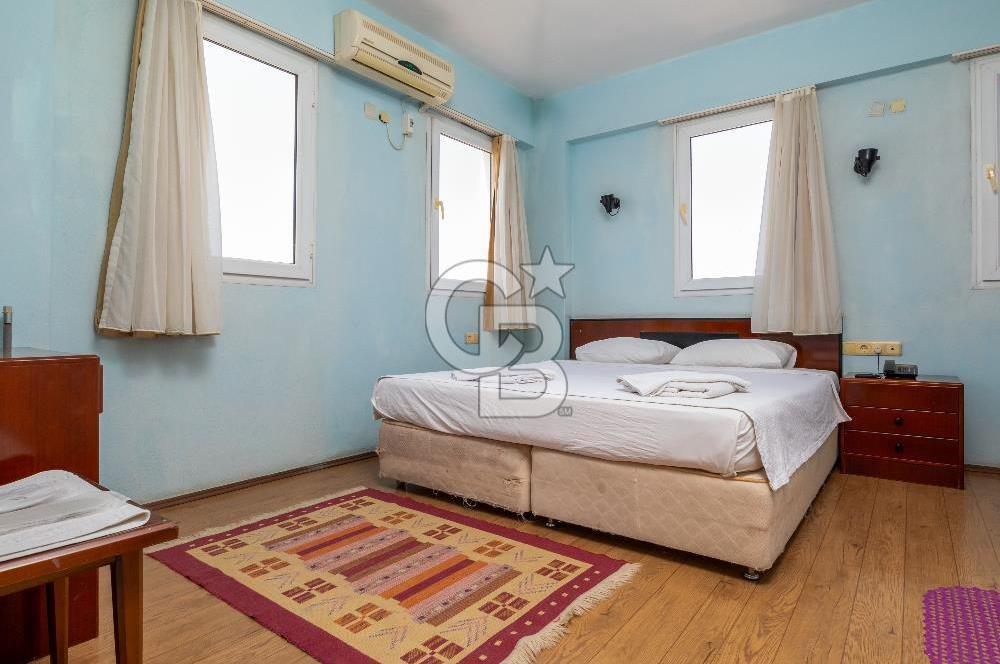 İzmir Sığacık'ta Satılık Otel Teos Marina Yakını Aktif İşletme