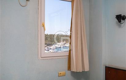 İzmir Sığacık'ta Satılık Otel Teos Marina Yakını Aktif İşletme