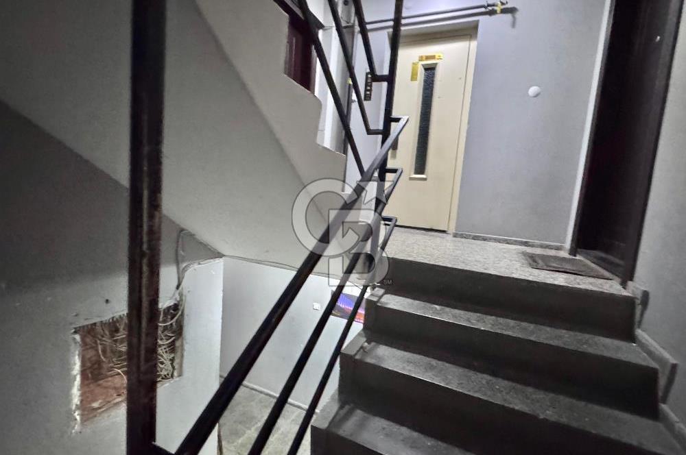 Karşıyaka Çarşıda Yatırıma Uygun Ara Kat 120m2 Satılık Ofis 
