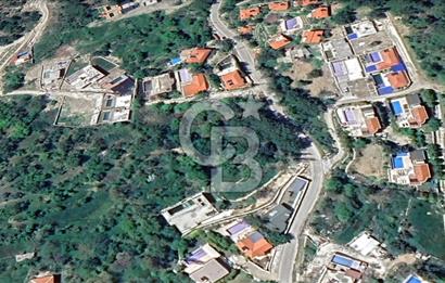 KAŞ'TA DENİZE YAKIN VİLLA BÖLGESİNDE SATILIK BAHÇE