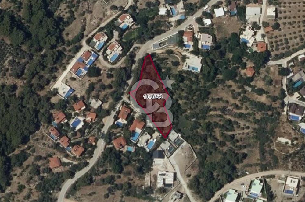 KAŞ'TA DENİZE YAKIN VİLLA BÖLGESİNDE SATILIK BAHÇE