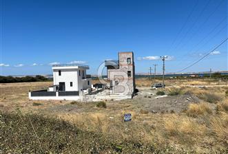 ÇARDAK LAPSEKİ'DE SATILIK YATIRIMLIK ARSA