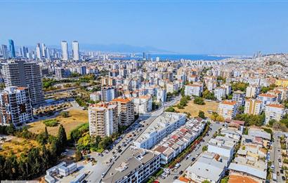 GRANDO BAYRAKLI SİTESİNDE SATILIK 4+1 BAHÇELİ VE TERASLI VİLLA.