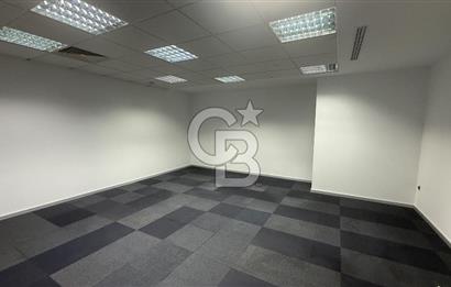 Süzer Plaza'da 3000m2 Geniş Ekipler İçin Dekorasyonlu Ofis