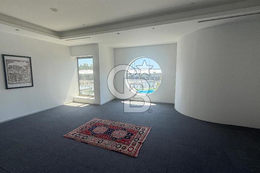 Süzer Plaza'da 3000m2 Geniş Ekipler İçin Dekorasyonlu Ofis