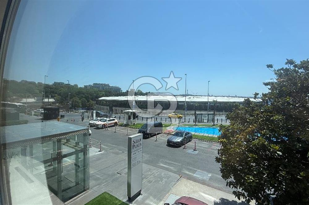 Süzer Plaza'da 3000m2 Geniş Ekipler İçin Dekorasyonlu Ofis