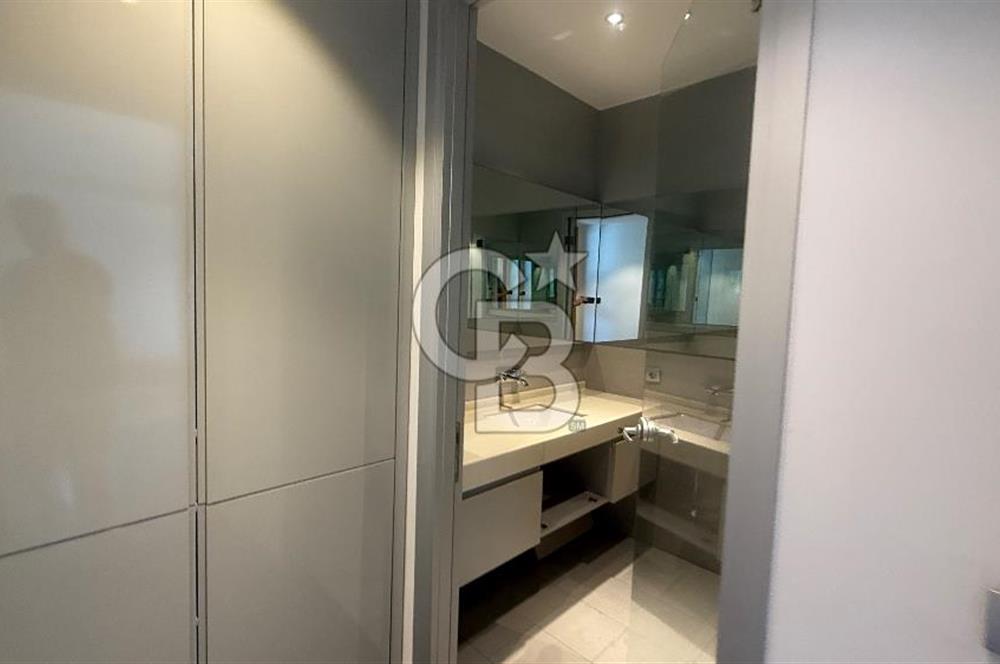 Süzer Plaza'da 3000m2 Geniş Ekipler İçin Dekorasyonlu Ofis
