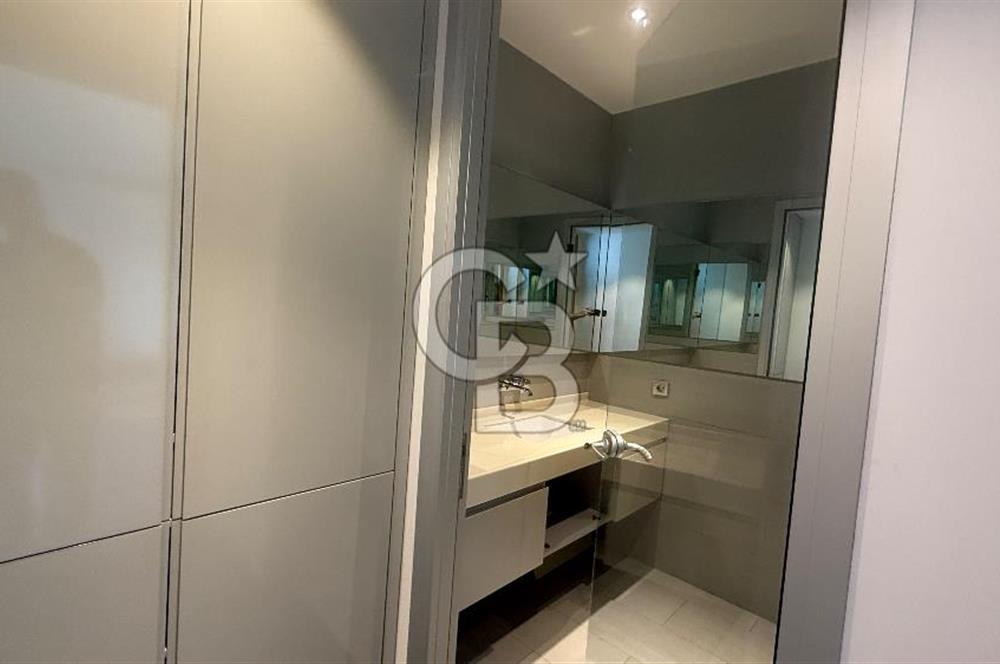 Süzer Plaza'da 3000m2 Geniş Ekipler İçin Dekorasyonlu Ofis